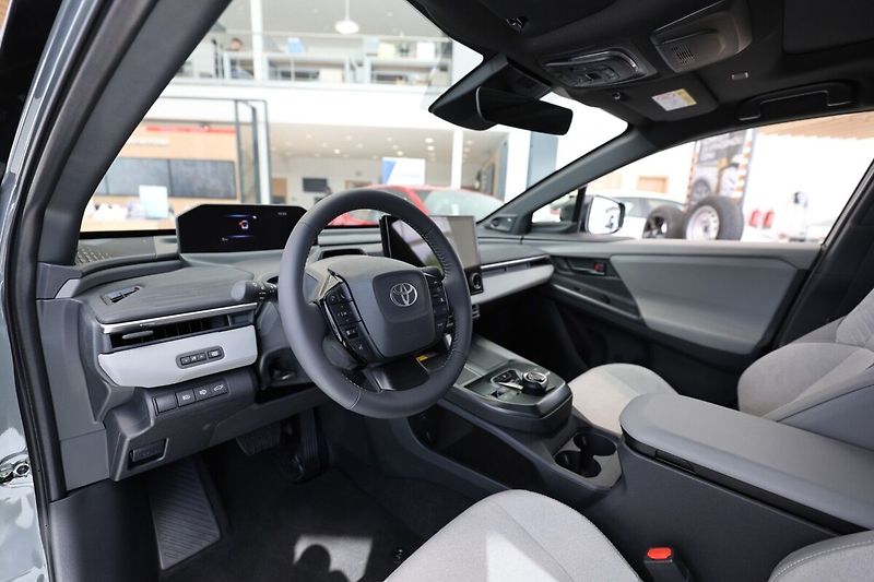Toyota C-HR EXECUTIVE VIP světlý interiér - fotka 11 z 19