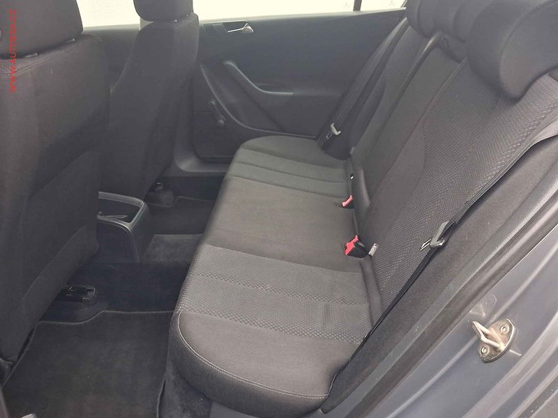 Volkswagen Passat (2006) 1.6i, autoAC, temp - fotka 10 z 15