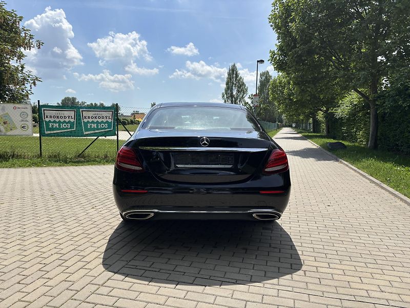 Mercedes-Benz Třídy E E200 135kw 1 maj ČR 52 000 km - fotka 8 z 28