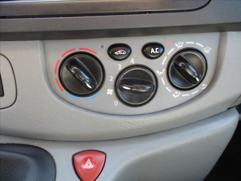 Opel Vivaro 2,0 CDTI L2H1 bez koroze 9míst - fotka 12 z 29