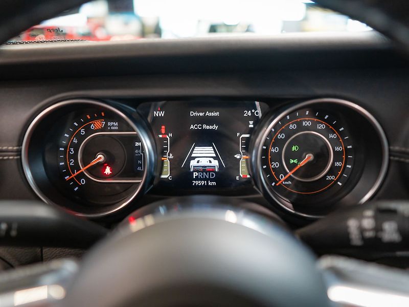 Jeep Wrangler (2021) 2.0 Sahara Overland - fotka 24 z 36