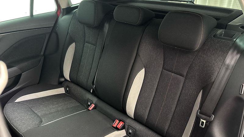 Škoda Scala 1.0 TSI DSG Style - fotka 16 z 25