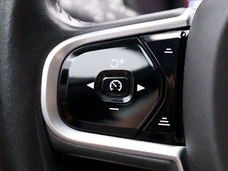 Volvo V90 2.0 D3 110kW Momentum LED - fotka 23 z 40