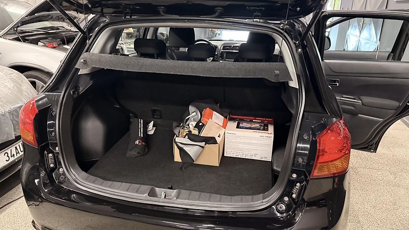 Mitsubishi ASX (2016) 1.6Di-D, ČR,4X4 - fotka 25 z 56