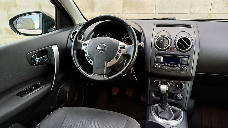 Nissan Qashqai QASHQAI 1.6 86kW-1.maj-ČR-TOP - fotka 17 z 25