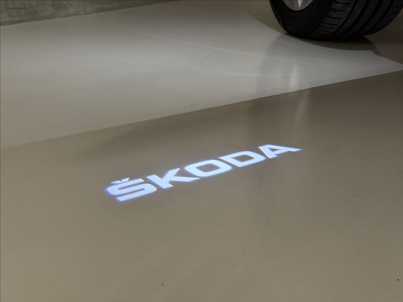 Škoda Karoq 2,0 TDi  DSG 4x4 Style Virtual - fotka 43 z 44