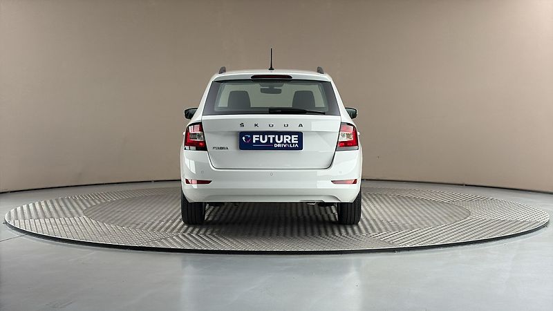Škoda Fabia 1.0 TSI Ambition Combi - fotka 5 z 23