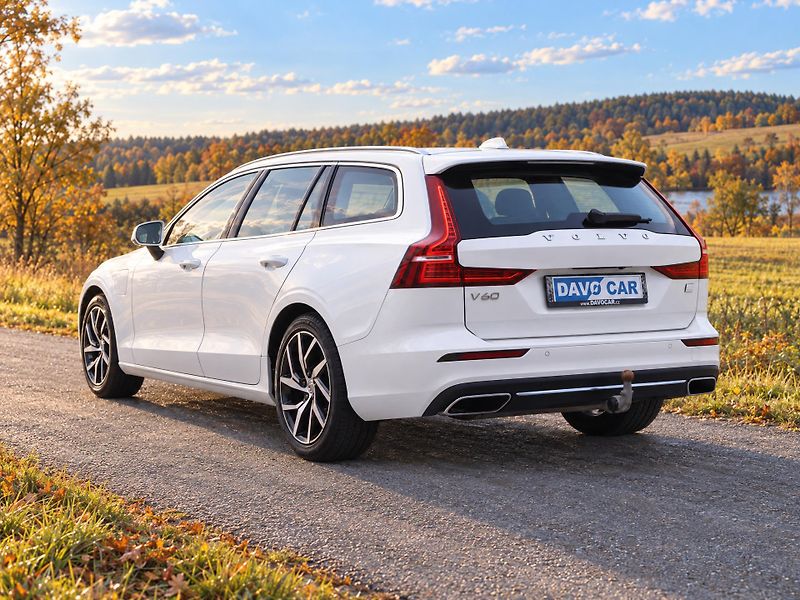 Volvo V60 2,0 B5 AWD Momentum Pro AT DPH - fotka 5 z 22