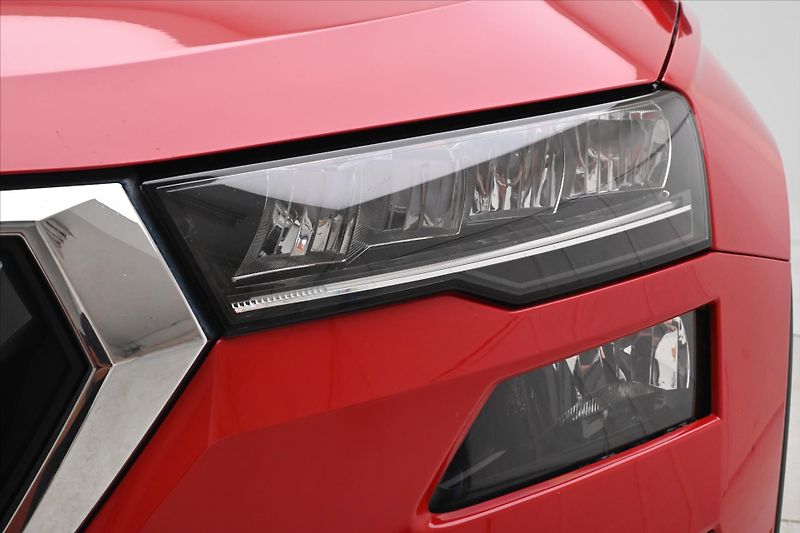 Škoda Karoq 2,0 TDI 110kW 4x4 DSG Ambition - fotka 28 z 30