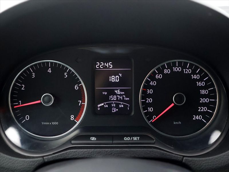 Volkswagen Polo 1,4 i 63kW Cross AutoKlima - fotka 17 z 34