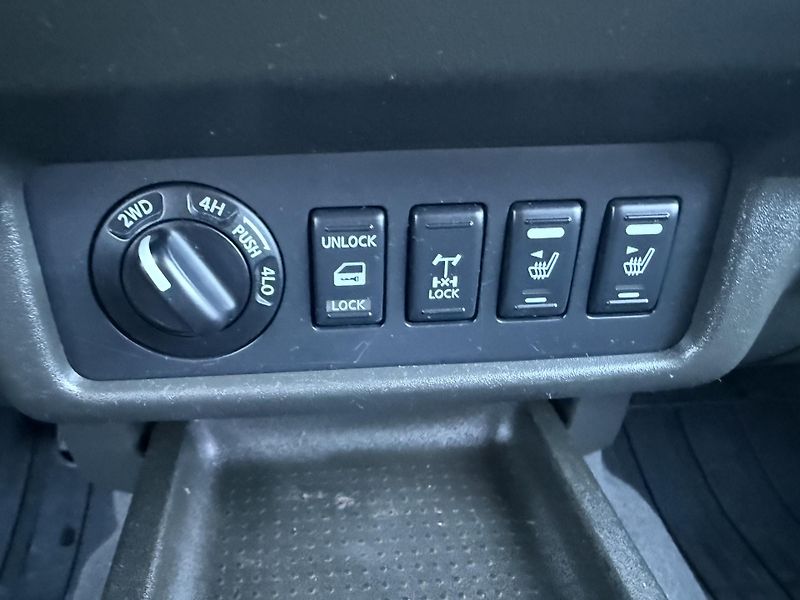 Nissan Navara 2,5dCi 4x4 Tažné - fotka 17 z 18