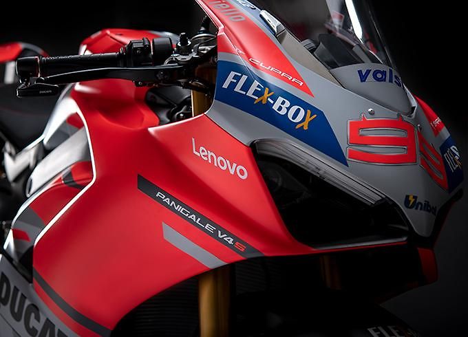 Ducati Panigale V4 S (2018) CORSE ex Jorge Lorenzo - fotka 21 z 39