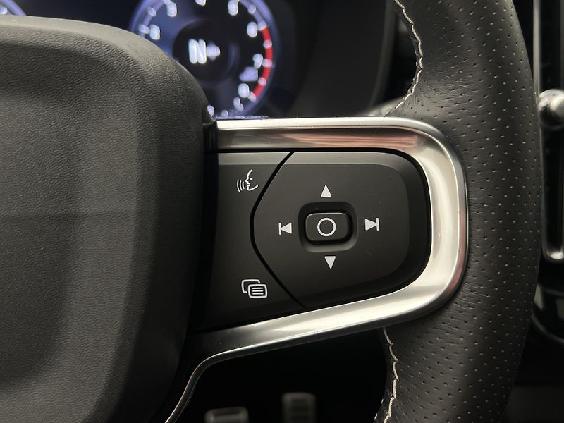 Volvo XC40 T3 R-DESIGN  - fotka 25 z 41
