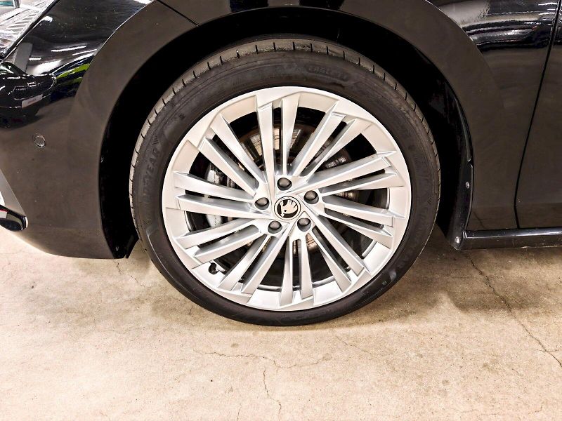 Škoda Superb (2024) Combi 2.0 TDI 142 kW DSG 4x4 L - fotka 35 z 35