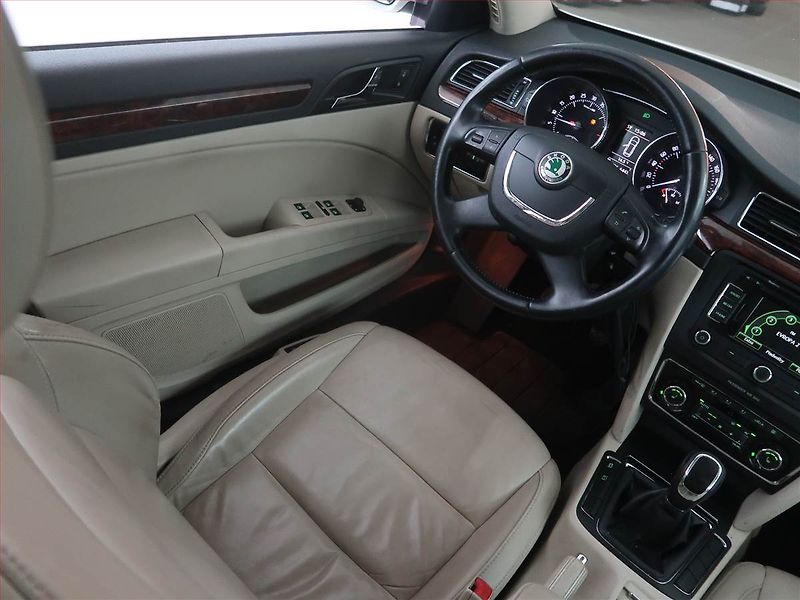 Škoda Superb (2012) Elegance 2.0 TDI, Navi, Xenony - fotka 7 z 21