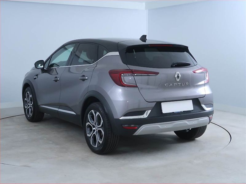Renault Captur (2023) 1.3 TCe - fotka 4 z 17
