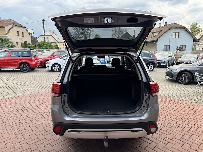Mitsubishi Outlander (2019) 2.0i Mivec Navi Kamera - fotka 22 z 50