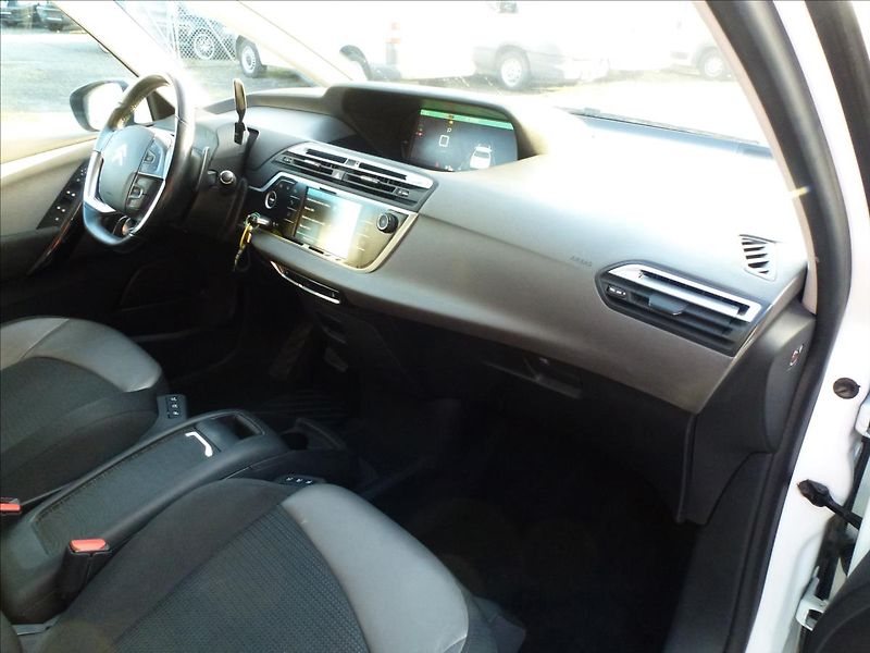 Citroën Grand C4 Picasso 2,0 HDI 7míst 150HP AUT Polar - fotka 29 z 57