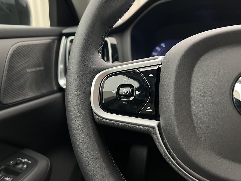 Volvo V60 B4 PLUS DARK AUT 1.maj. - fotka 26 z 47