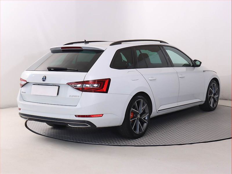Škoda Superb (2019) Sportline 2.0 TDI, Kůže, Navi - fotka 5 z 20