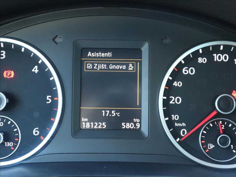 Volkswagen Tiguan 2,0   TDi Sport Pano Kamera Dy - fotka 14 z 36