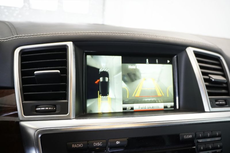 Mercedes-Benz GL (2014) GL500 4,7I V8 4MATIC AUT. - fotka 19 z 33