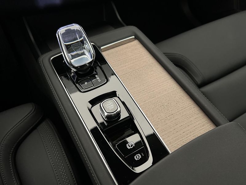 Volvo XC90 T8 RECHARGE PLUS DARK  - fotka 27 z 49
