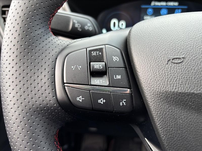 Ford Kuga 1,5 EcoBoost 137kW ST-Line - fotka 25 z 37