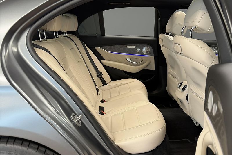 Mercedes-Benz Třídy E (2021) E 63s AMG 4Matic+ V8 Biturbo - fotka 40 z 124