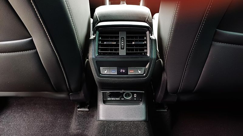 Škoda Kodiaq SPORTLINE TDI 147kW WEBASTO-ČR - fotka 18 z 50