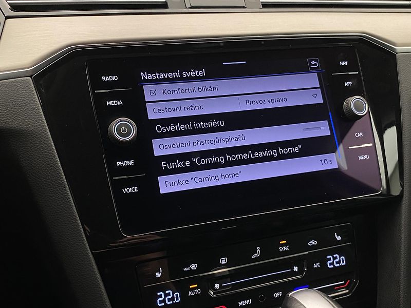 Volkswagen Passat VARIANT 2.0TDI DSG R-LINE CZ - fotka 44 z 55