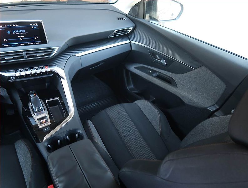 Peugeot 3008 (2018) 1.2 PureTech, Automat - fotka 8 z 19