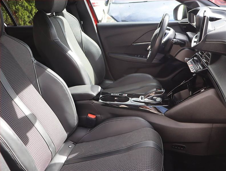 Peugeot 208 (2021) 50 kWh, SoH 91%, Automat - fotka 9 z 27
