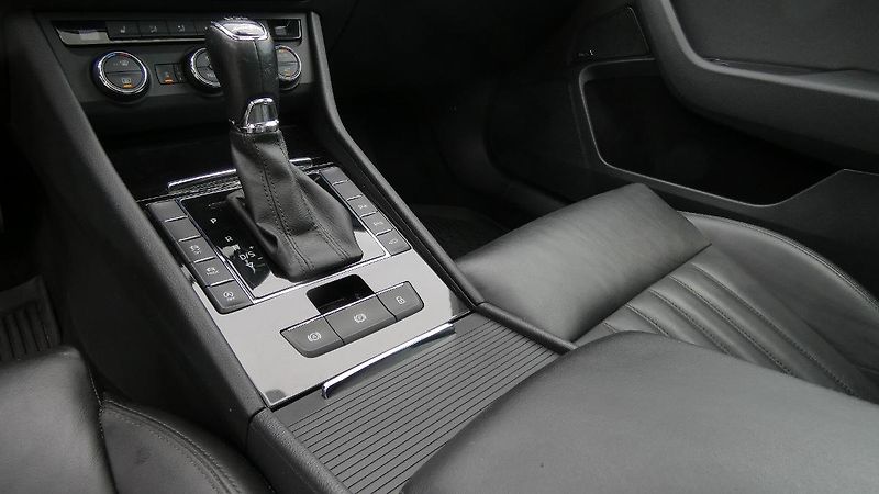Škoda Superb Combi 2.0 TDI DSG L&K, Panoram - fotka 6 z 29