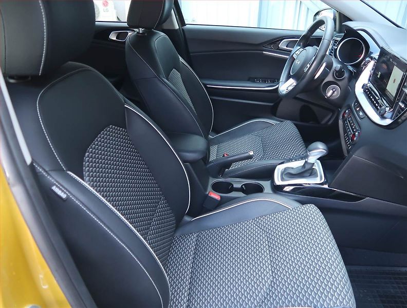 Kia XCeed (2022) Exclusive 1.5 T-GDI - fotka 9 z 17
