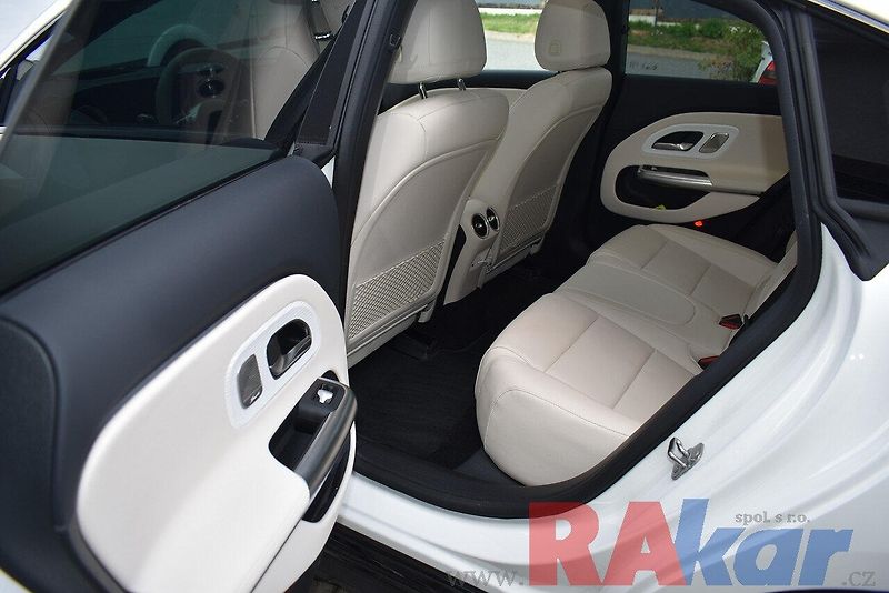 Mercedes-Benz CLA 350 EQ 4matic - fotka 10 z 28