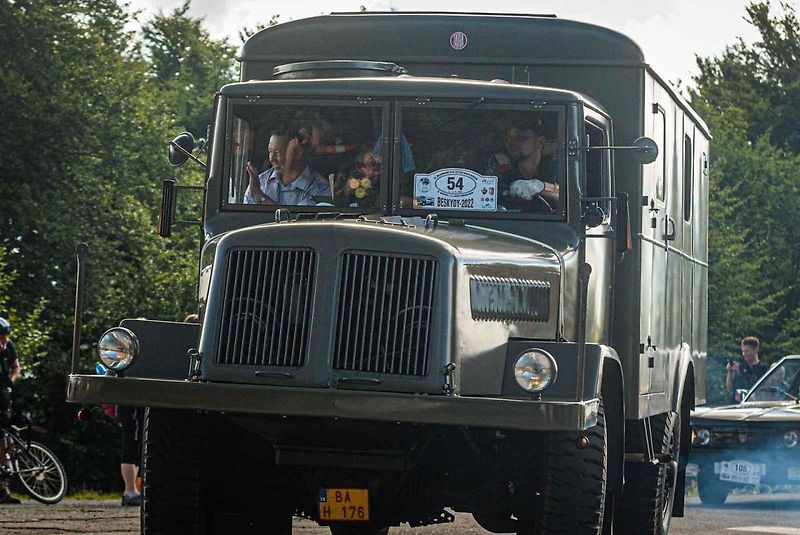 V sobotu 3. září se uskutečnilo v Kopřivnici mezinárodní Tatra Veterán Rallye Beskydy na počest Monsieur Dakar Karla Lopraise.