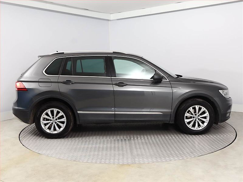 Volkswagen Tiguan (2018) 1.4 TSI, ČR,1.maj, Tempomat - fotka 6 z 14
