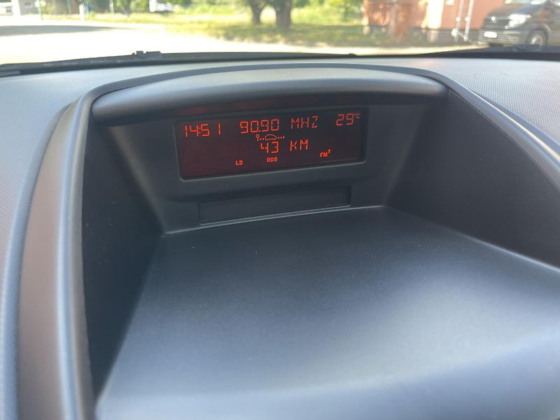Peugeot 207 (2007) 1.4i - 67.000 km - ČR - fotka 17 z 18