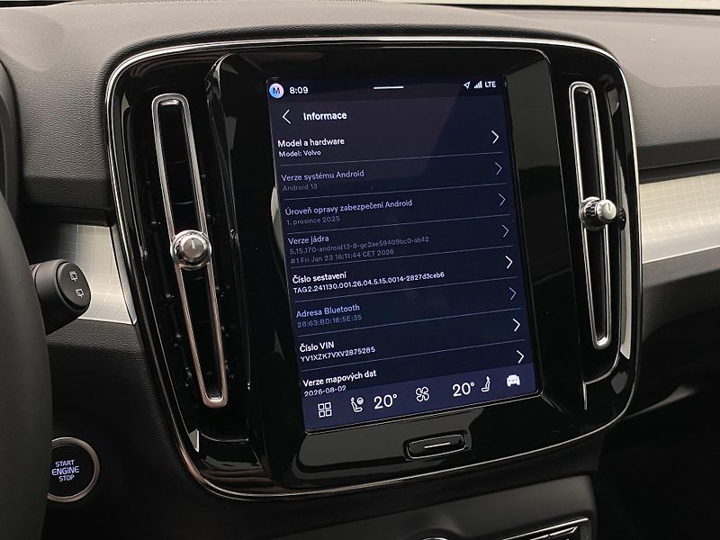 Volvo XC40 (2026) B3 AUT DARK PLUS - fotka 57 z 60