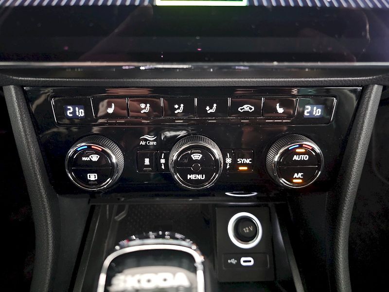 Škoda Superb (2023) 2.0TDi 147kW 4x4 STYLE EXTRA W - fotka 20 z 30
