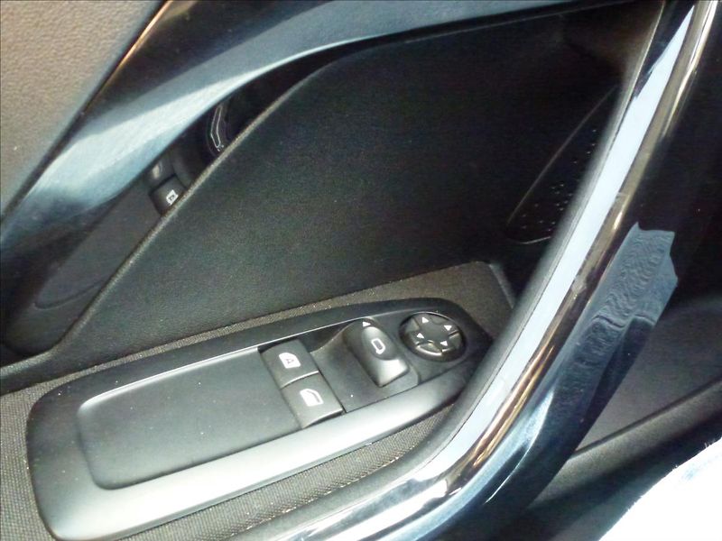 Peugeot 208 1,4 VTi Access 95k MAN5  Lucif - fotka 30 z 44