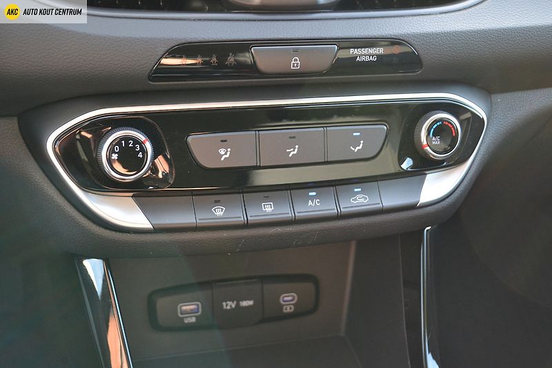 Hyundai i30 WG 1,5I MT SMART FAMILY NAVI F - fotka 24 z 51