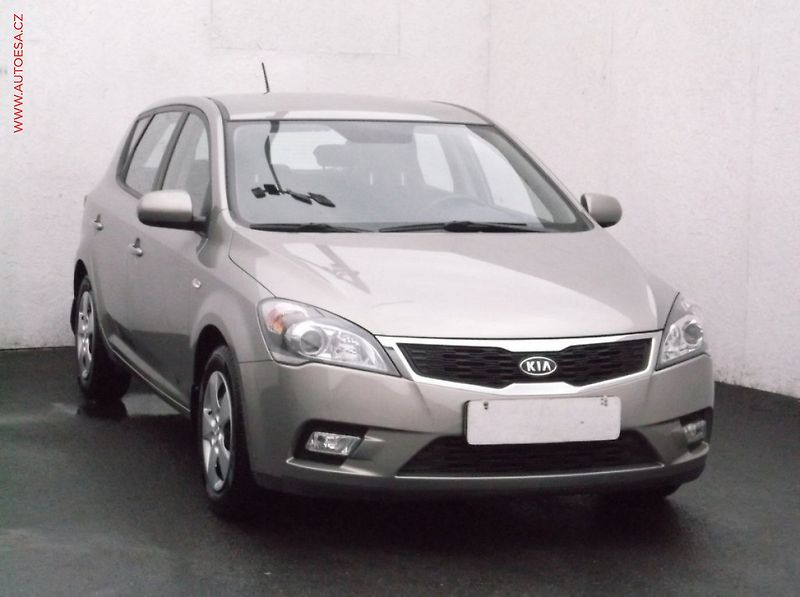 Kia Ceed (2010) 1.4 GDI, 1.maj,ČR, AC - fotka 1 z 3