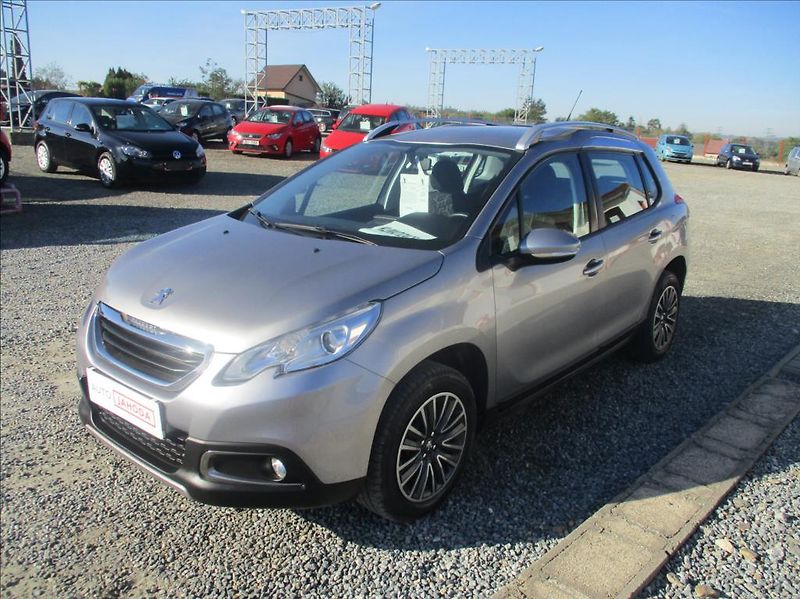 Peugeot 2008 1,2 i, klima,serv.kniha,tažné - fotka 3 z 34