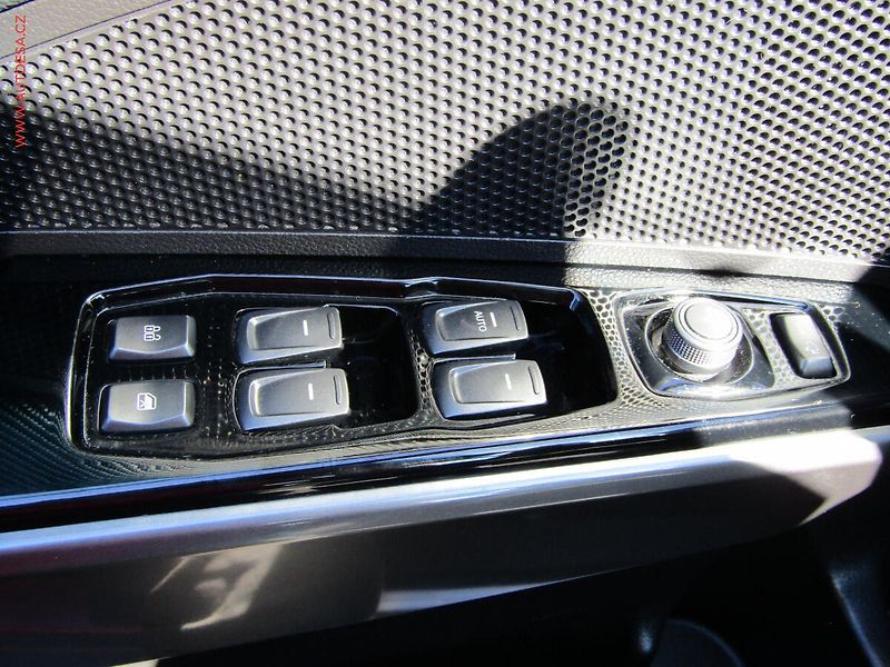 SsangYong Tivoli (2020) 1.5 TGDi, Kamera - fotka 15 z 18