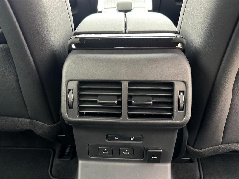 Land Rover Range Rover Velar 2,0 D200 DYNAMIC SE AWD - fotka 29 z 33