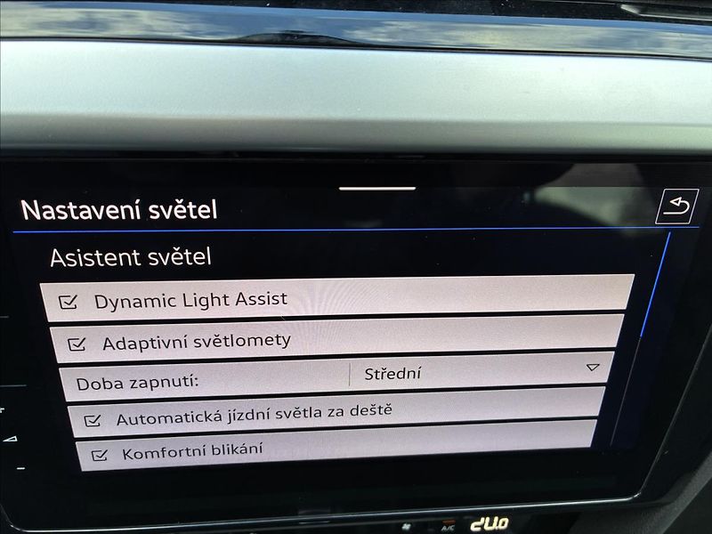 Volkswagen Arteon Shooting Brake 2,0 TSI 140 KW REZERVACE - fotka 29 z 37