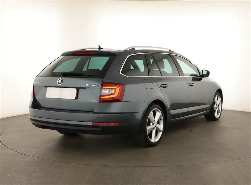 Škoda Octavia (2019) 1.5 TSI, Navi, Tempomat - fotka 5 z 17