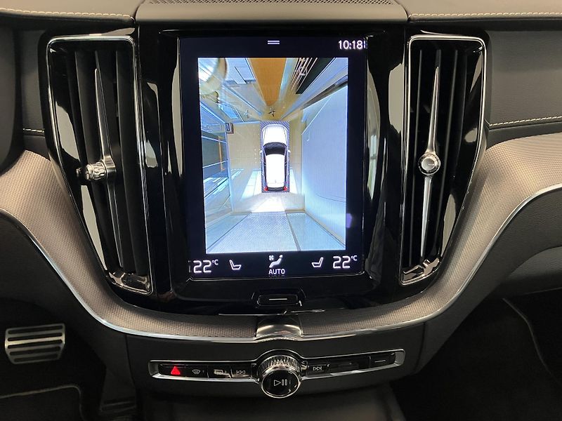 Volvo XC60 B4 AWD R-Design AT8, ČR - fotka 35 z 50